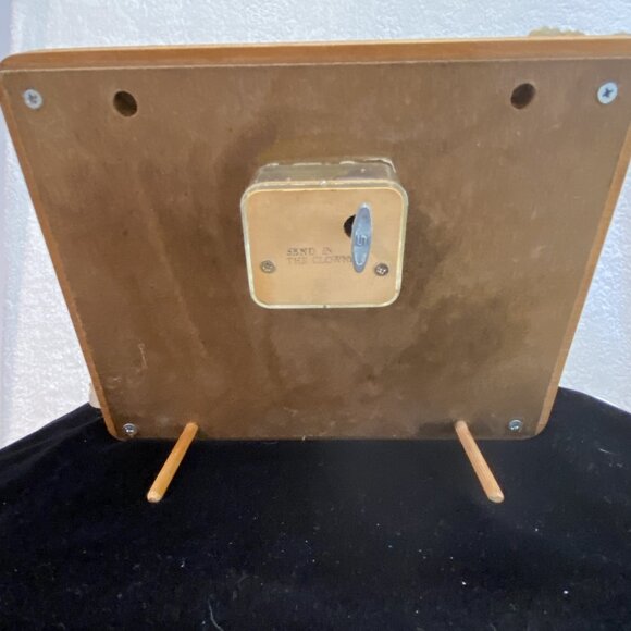 VINTAGE FRAME -- Musical, Holds 2 Photos, Garden Theme w/Hat & Basket of Flowers - Picture 9 of 9